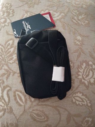 Bolsito Reebok negro - nuevo