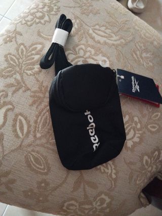 Bolsito Reebok negro - nuevo