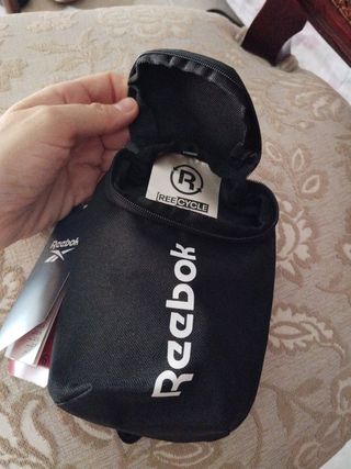 Bolsito Reebok negro - nuevo