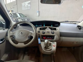 RENAULT SCÉNIC 1.6 i 111CV