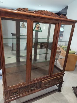 Vitrina antigua de madera