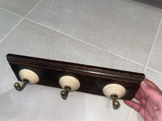 Perchero rústico forja madera y cerámica