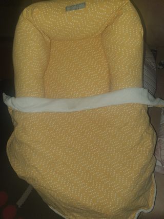 Nido o cuco bebé amarillo