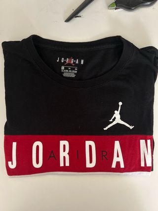 Camiseta Jordan talla 13-15 Negra y Roja