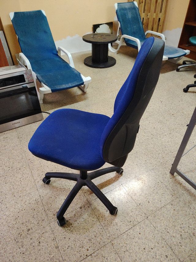 Silla oficina giratoria azul