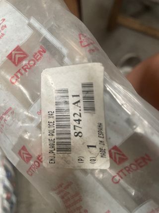 Citroen C4 - Moldura portón original