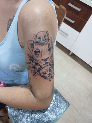 Tatuador a domicilio o posible estudio