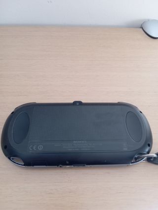 PS Vita (OLED) negra + FIFA + Cartas AR