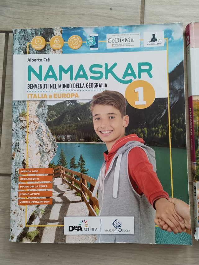 Namaskar 1, 2, 3 e 2030 per la scuola media