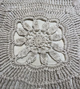 Cojín crochet beige de yute, hay 4, 40x40cm