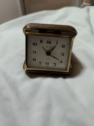 Reloj despertador MEIKO dorado