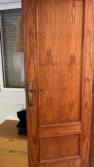 Puerta madera maciza