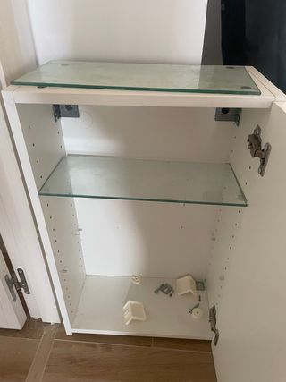 Mueble baño blanco con cristal