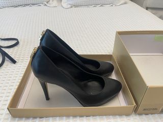Salones Michael Kors negros