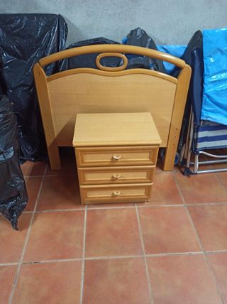 Cabecero, mesita noche y somier de  madera 90x190