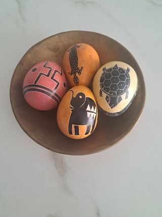 Simbolismo spirituale delle uova in ceramica solida