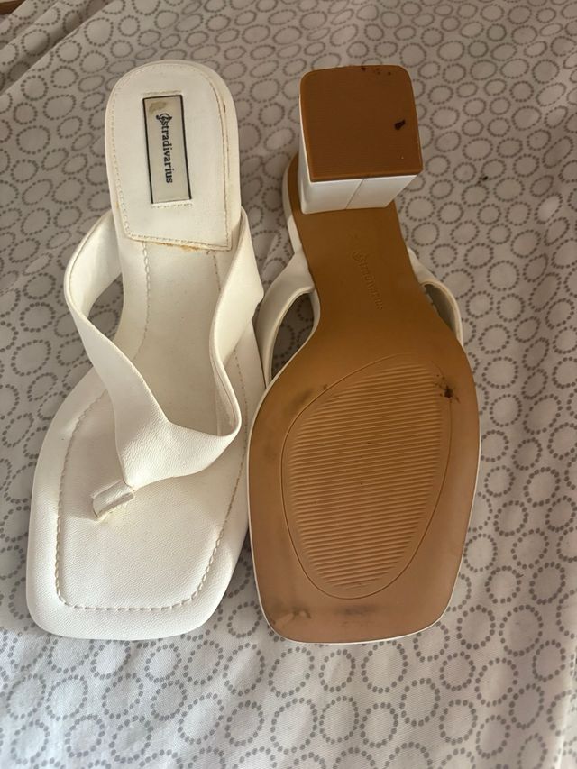 Sandalias Stradivarius blancas - 35