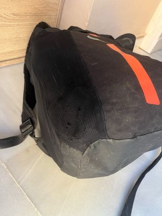 Mochila Nike negra y naranja