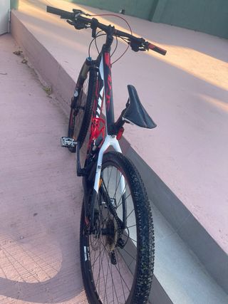 Bicicleta montaña carbono en muy buen estado 