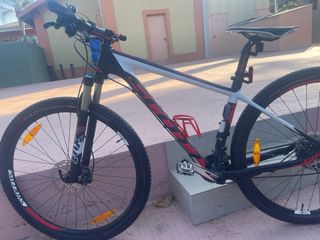 Bicicleta montaña carbono en muy buen estado 