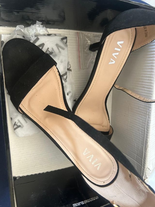 Tacones negros -Viva