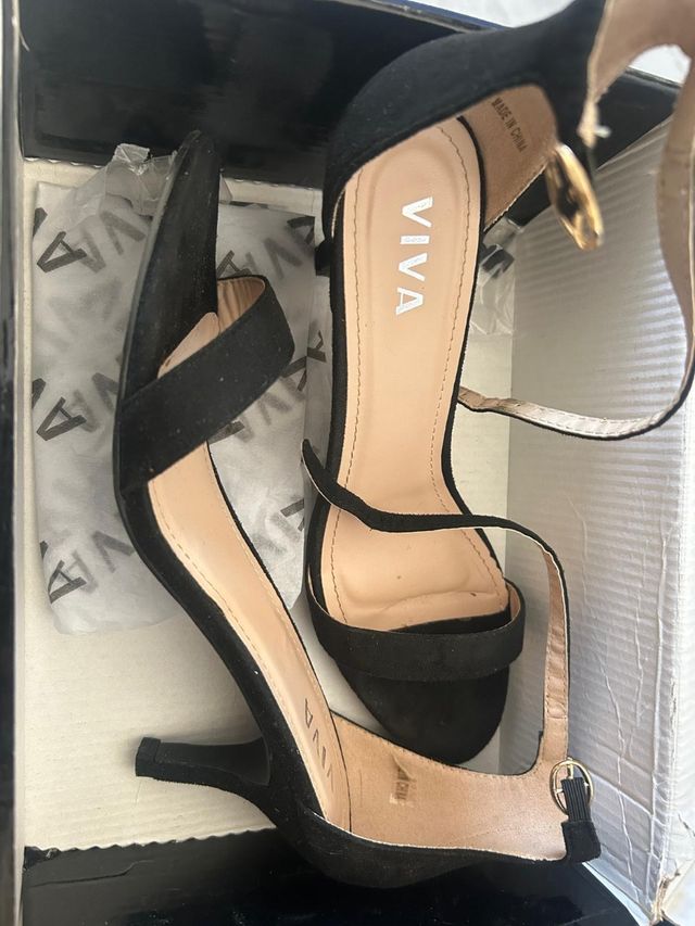 Tacones negros -Viva