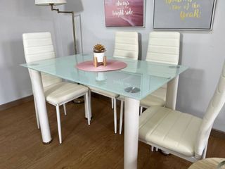 Mesa de comedor de cristal + 4 sillas - 2 colores