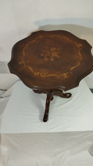 Mesita madera robusta vintage