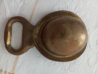 Adornos metálicos dorados