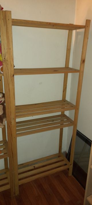 1 Estantería madera pino en buen estado.