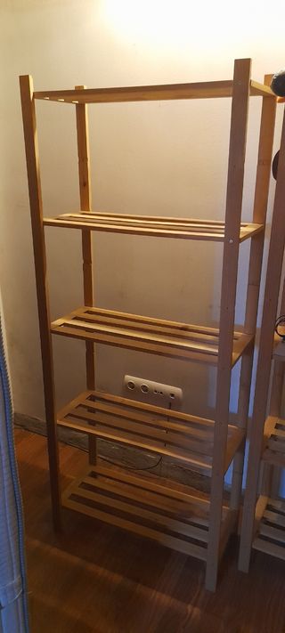Estantería madera pino en buen estado.