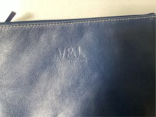 Clutch Victorio & Lucchino Piel Azul. 