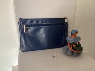 Clutch Victorio & Lucchino Piel Azul. 