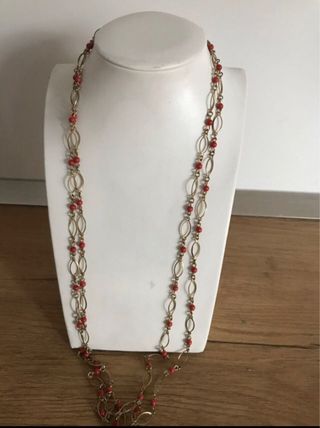 Collar  largo de con cuentas rojas
