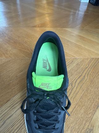 Zapatillas Nike Air negras y amarillas