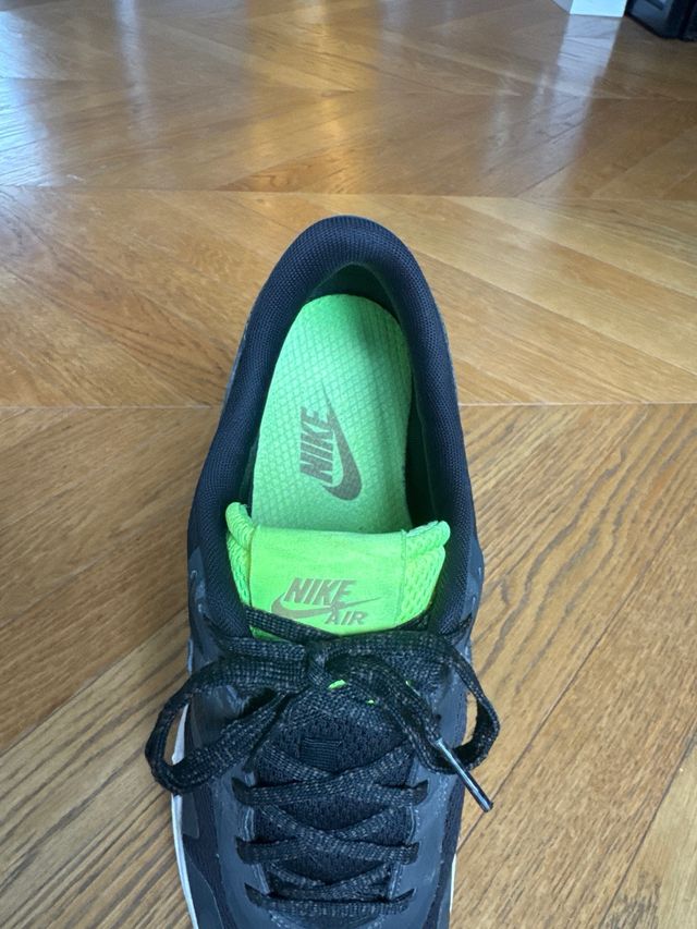 Zapatillas Nike Air negras y amarillas