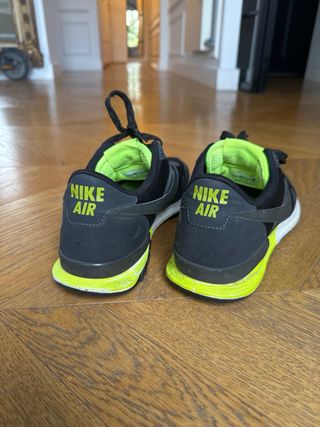 Zapatillas Nike Air negras y amarillas