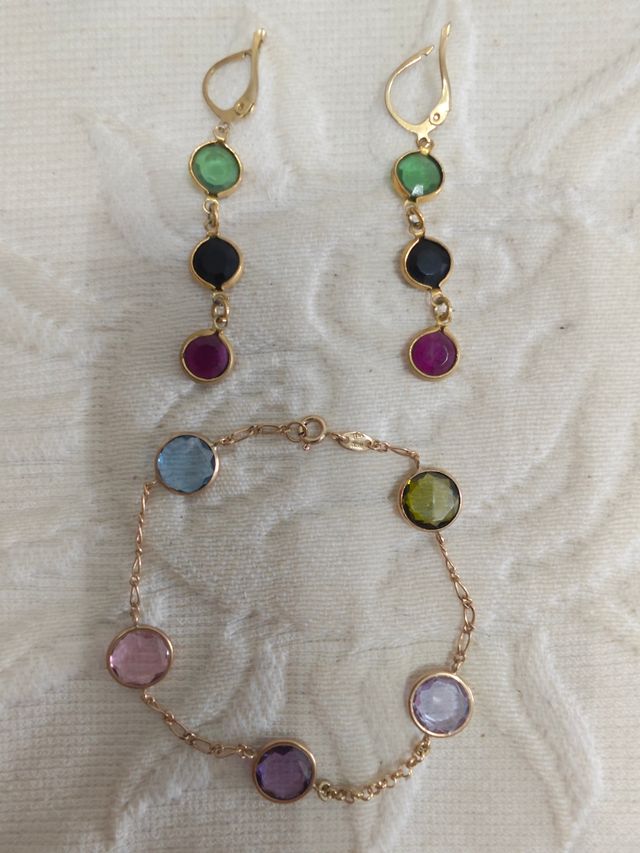 Pulsera y pendientes multicolor