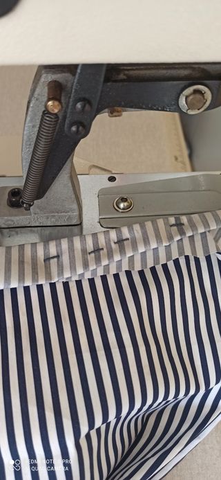 Máquina de coser presillas JUKI - como nueva