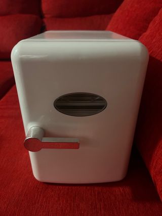 Mini nevera blanca cosmética skincare