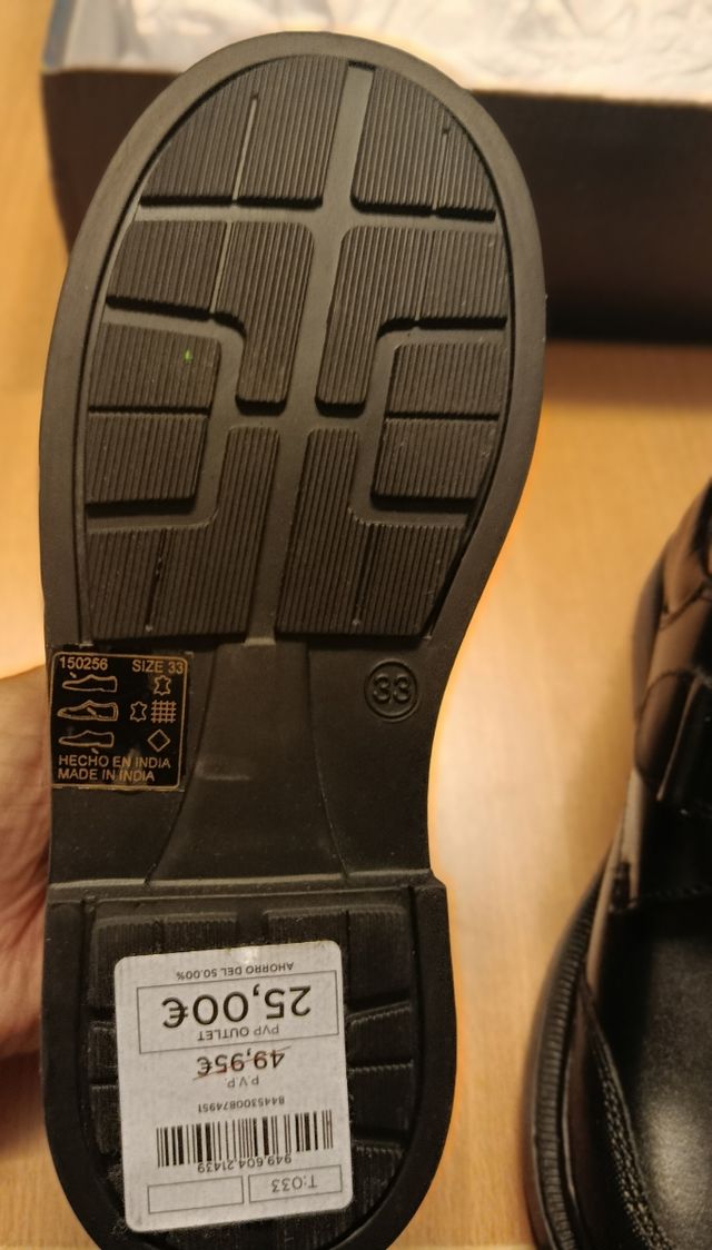Zapatos niño vestir negros. Talla 33