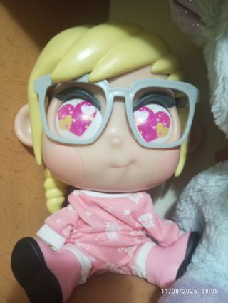 Muñeco Trottie - Niña con gafas