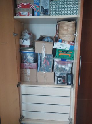 Mobile ad angolo in legno marrone