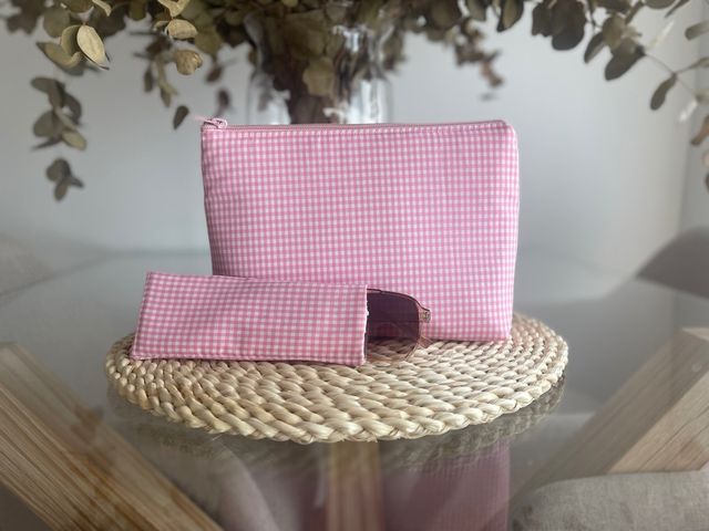 bolso con funda de gafas vichy rosa