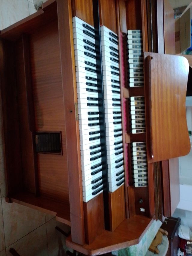 Piano Órgano antiguo de madera