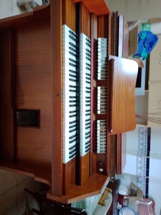 Piano Órgano antiguo de madera