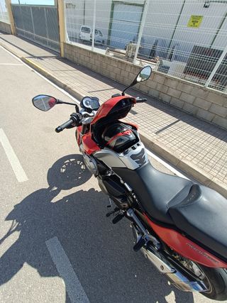 Aprilia Mana 850 - Moto roja