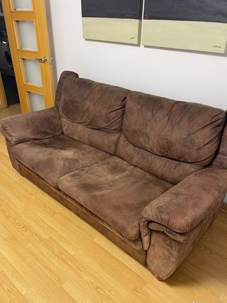 Conjunto de dos sofas de dos plazas cada uno. 