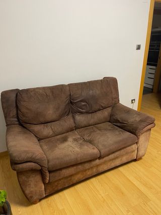Conjunto de dos sofas de dos plazas cada uno. 