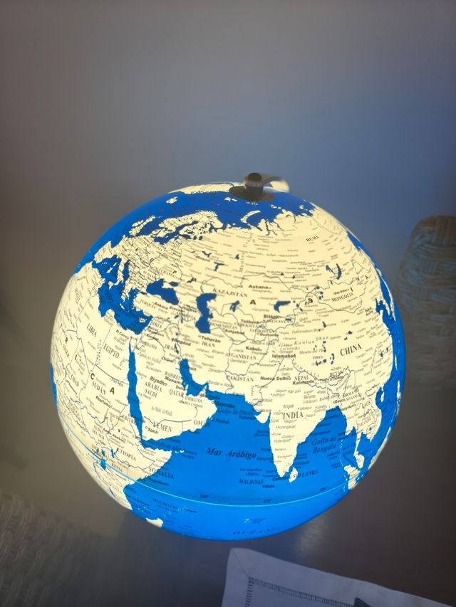 Globo terráqueo con luz - Lámpara